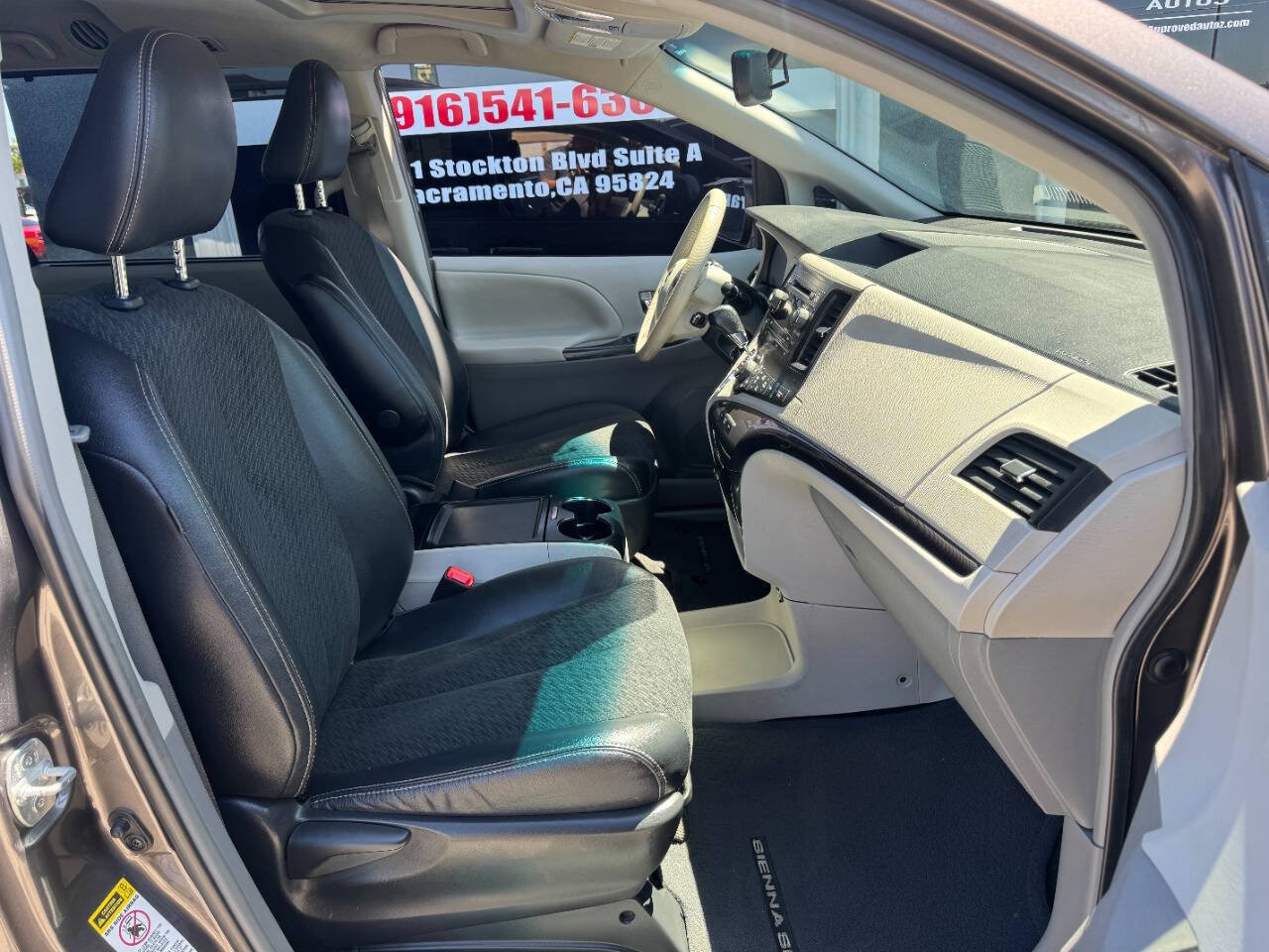 Used 2014 Toyota Sienna SE FWD image 13