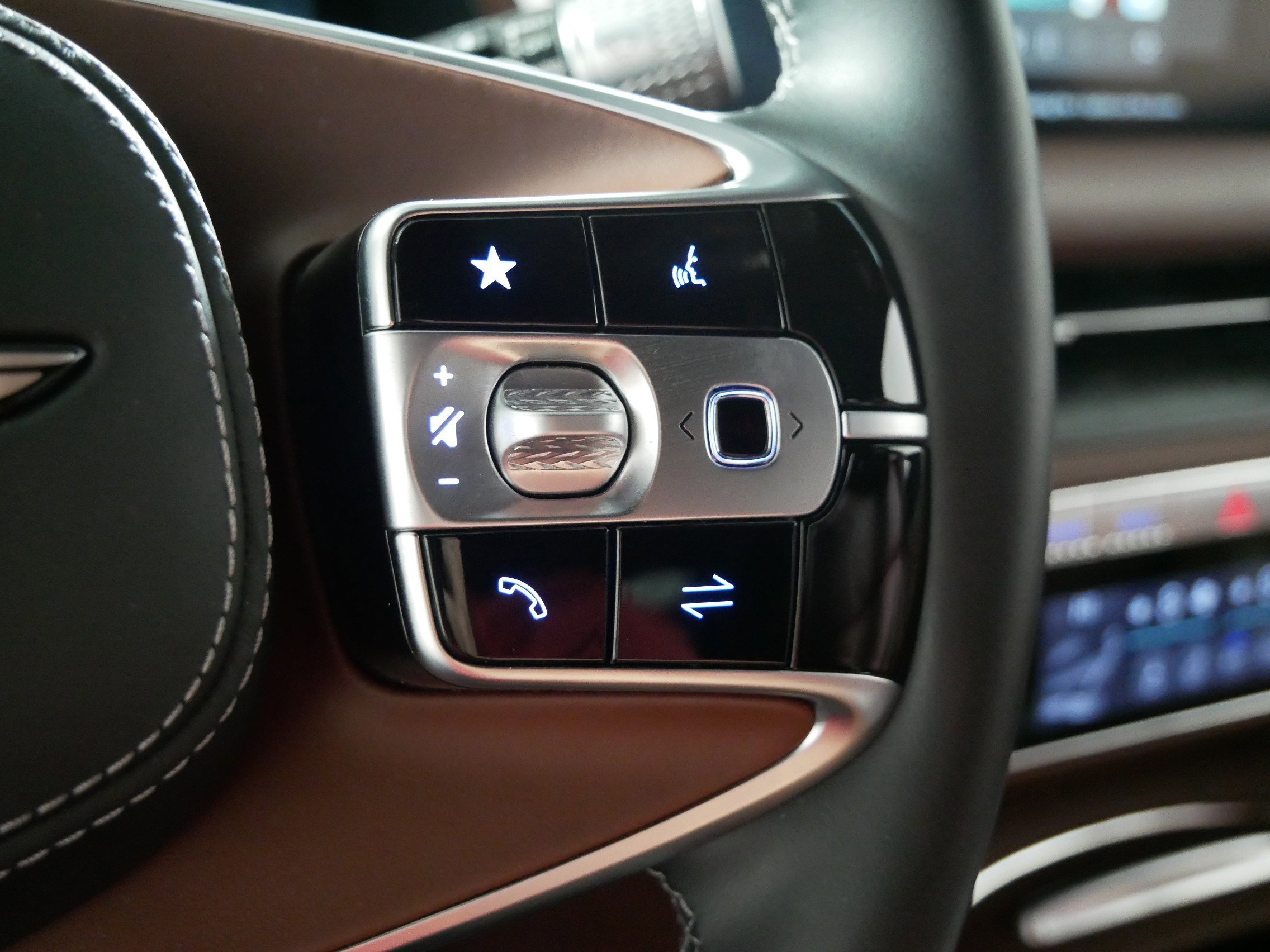 Used 2023 Genesis G90 3.5T AWD/4WD image 28