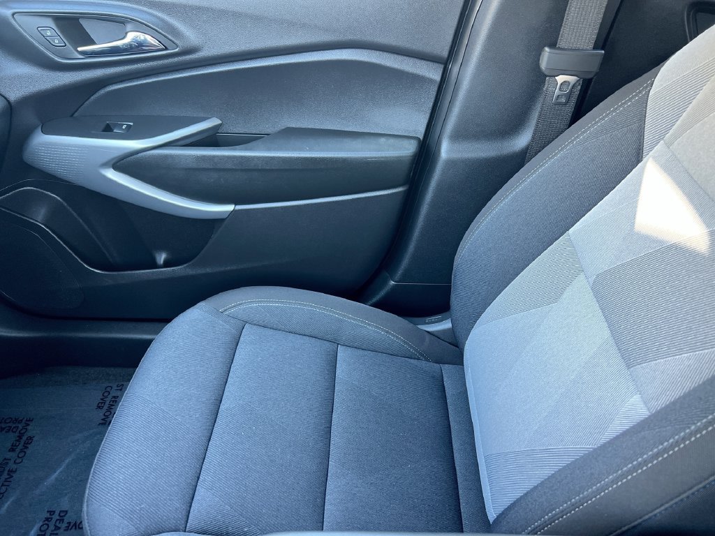 Used 2025 Chevrolet Trax LS w/ LS Convenience Package FWD image 29