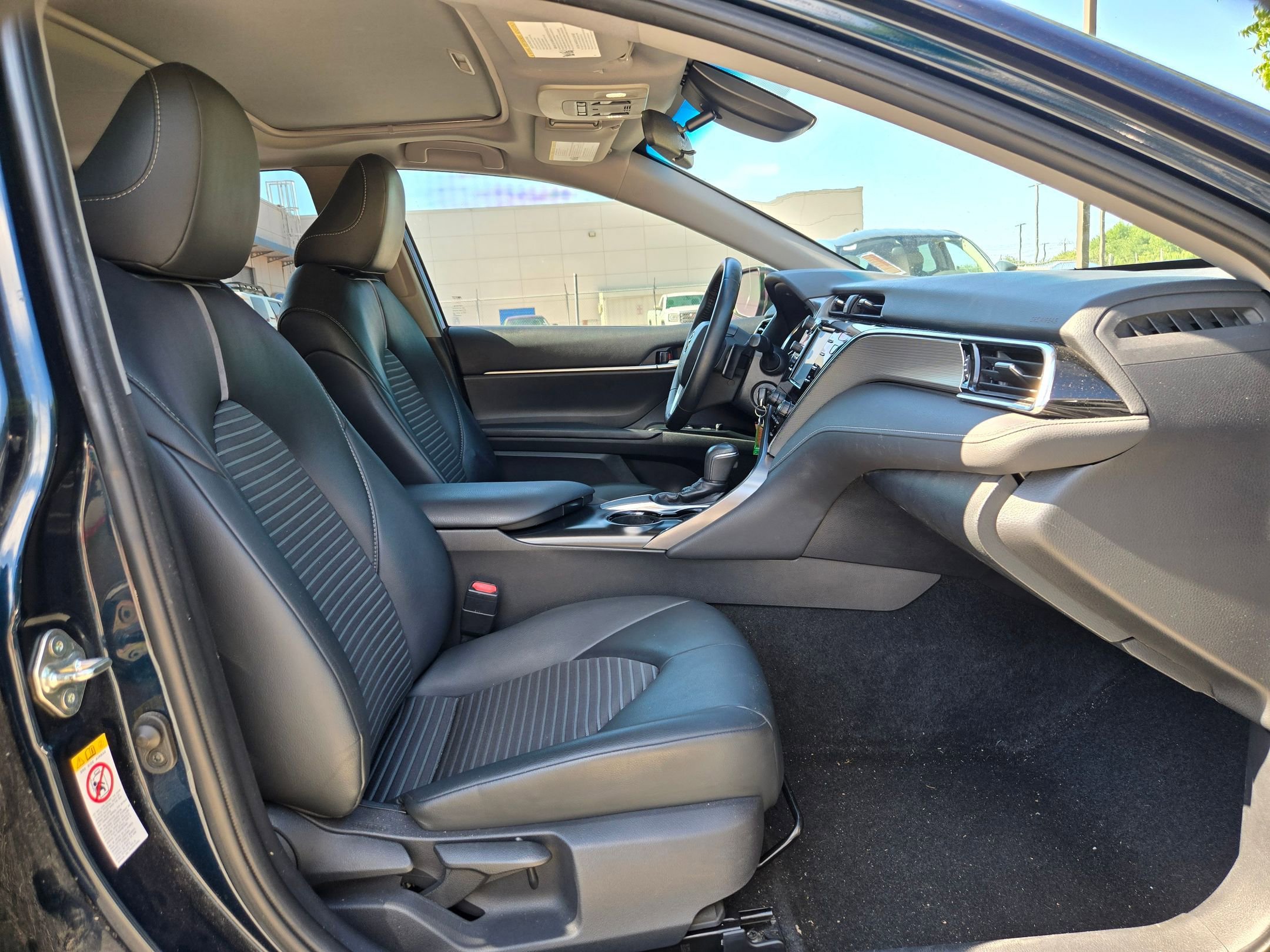 Used 2018 Toyota Camry SE w/ Moonroof Package FWD image 27