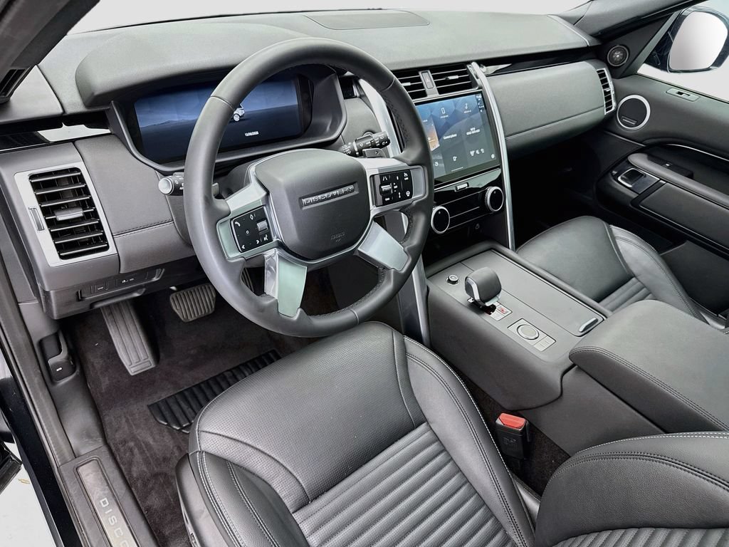 Certified 2025 Land Rover Discovery S AWD/4WD image 9