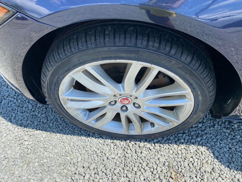 Used 2018 Jaguar XF Prestige image 26