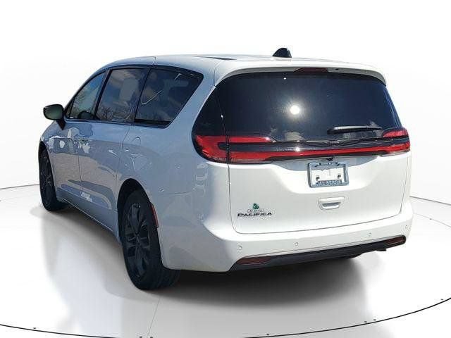New 2026 Chrysler Pacifica Select FWD image 3