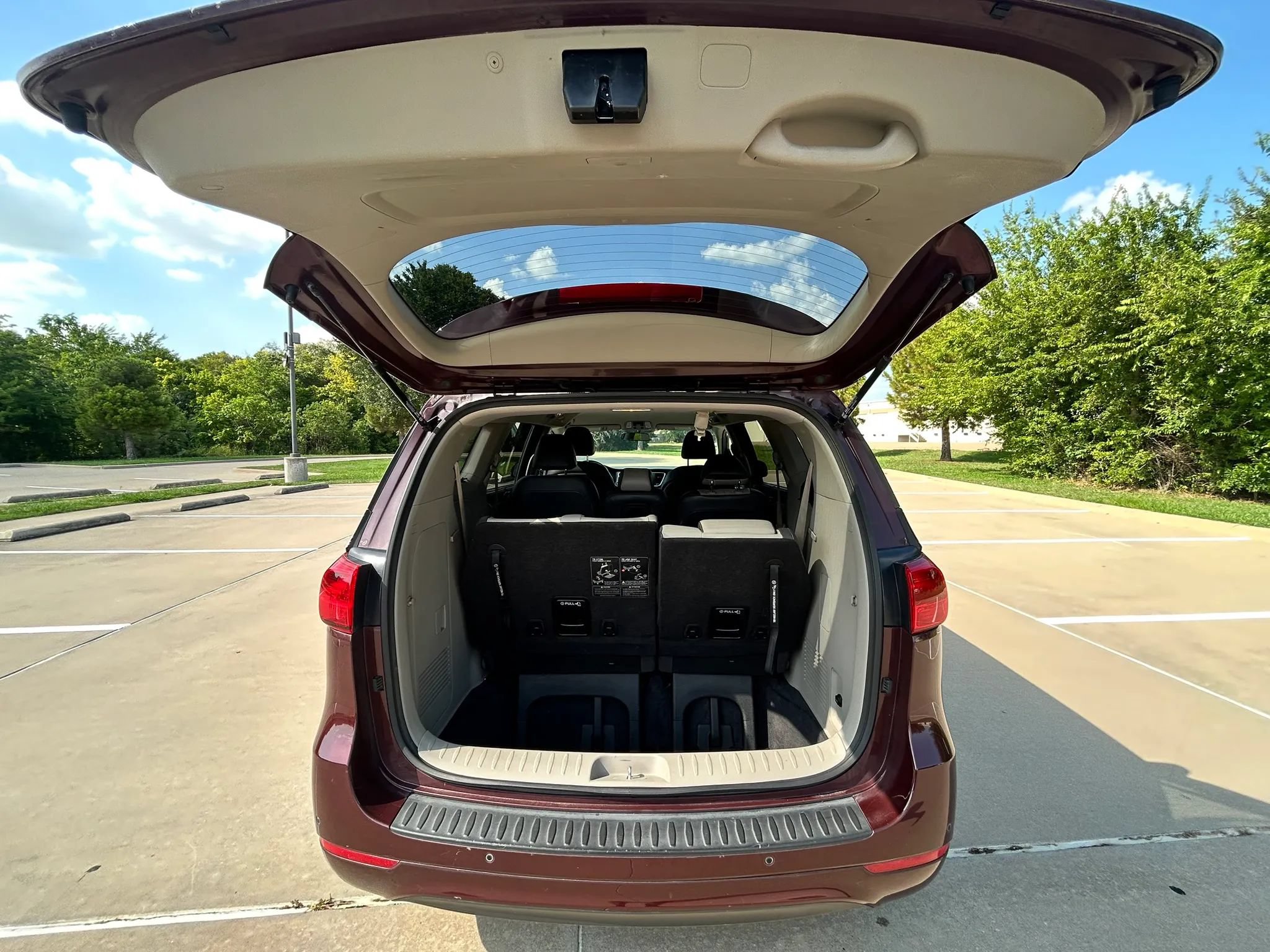 Used 2017 Kia Sedona LX w/ LX Essentials Premium Package FWD image 10