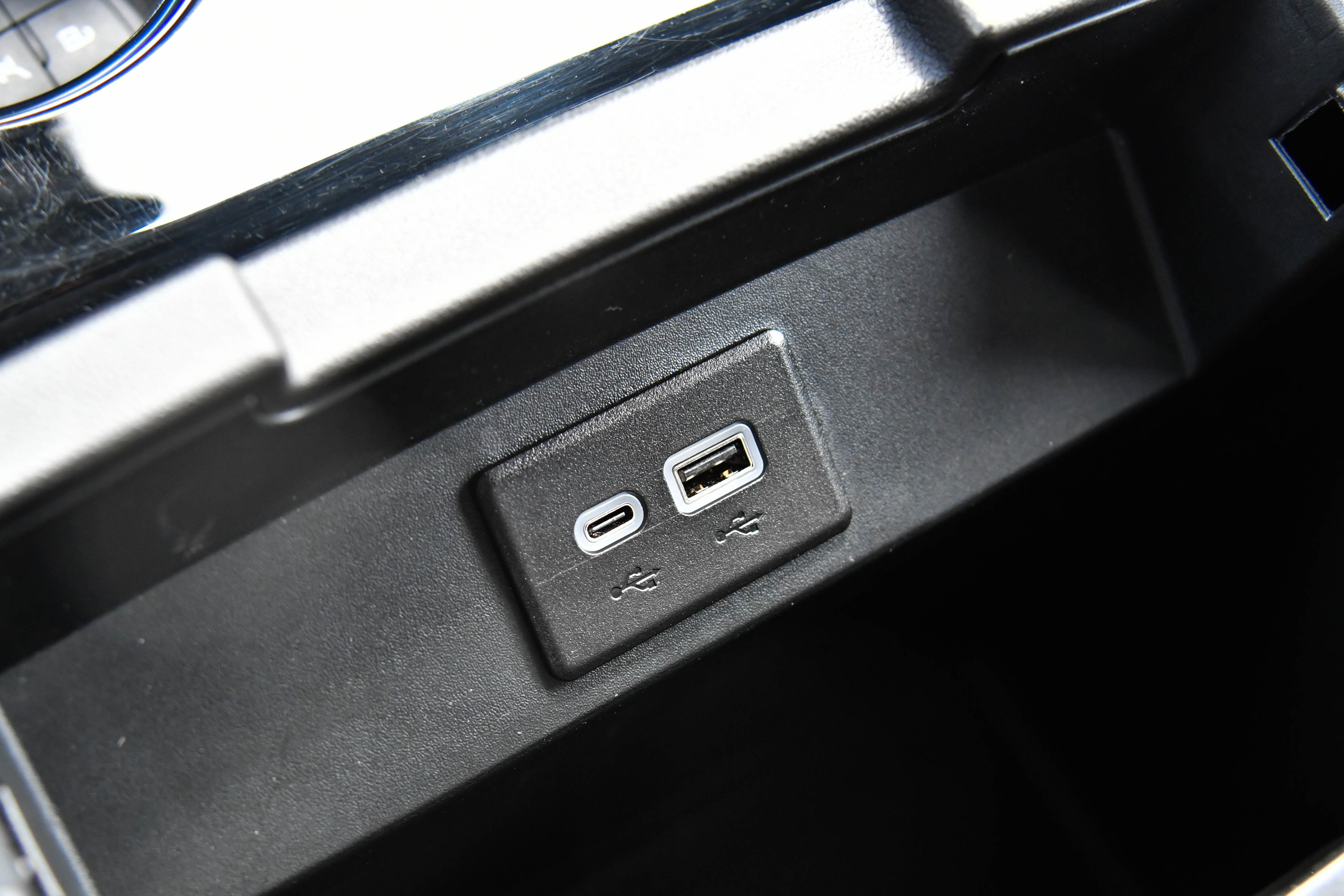 Used 2025 Chevrolet Tahoe LT image 36