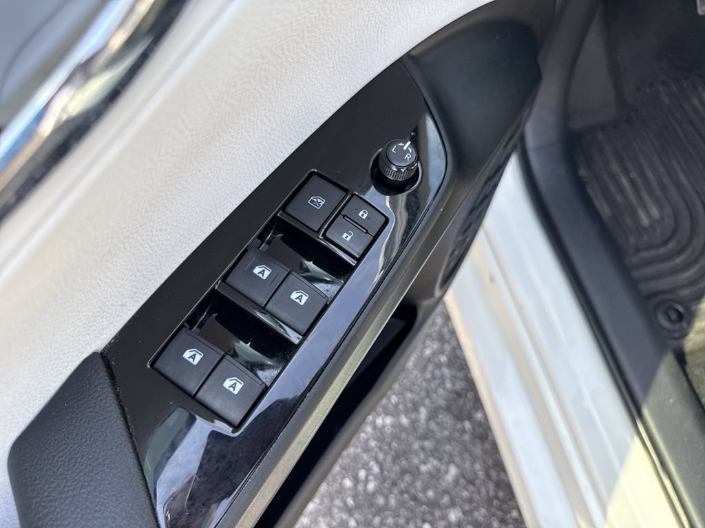 Used 2017 Toyota Prius Three Touring FWD image 19