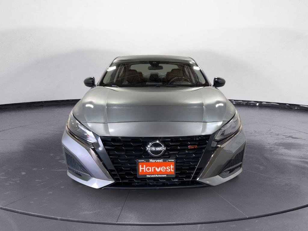 Used 2023 Nissan Altima 2.5 SR FWD image 2