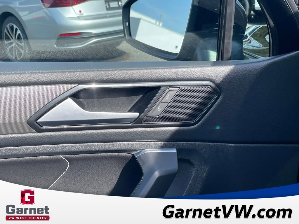 Used 2022 Volkswagen Tiguan SE image 37
