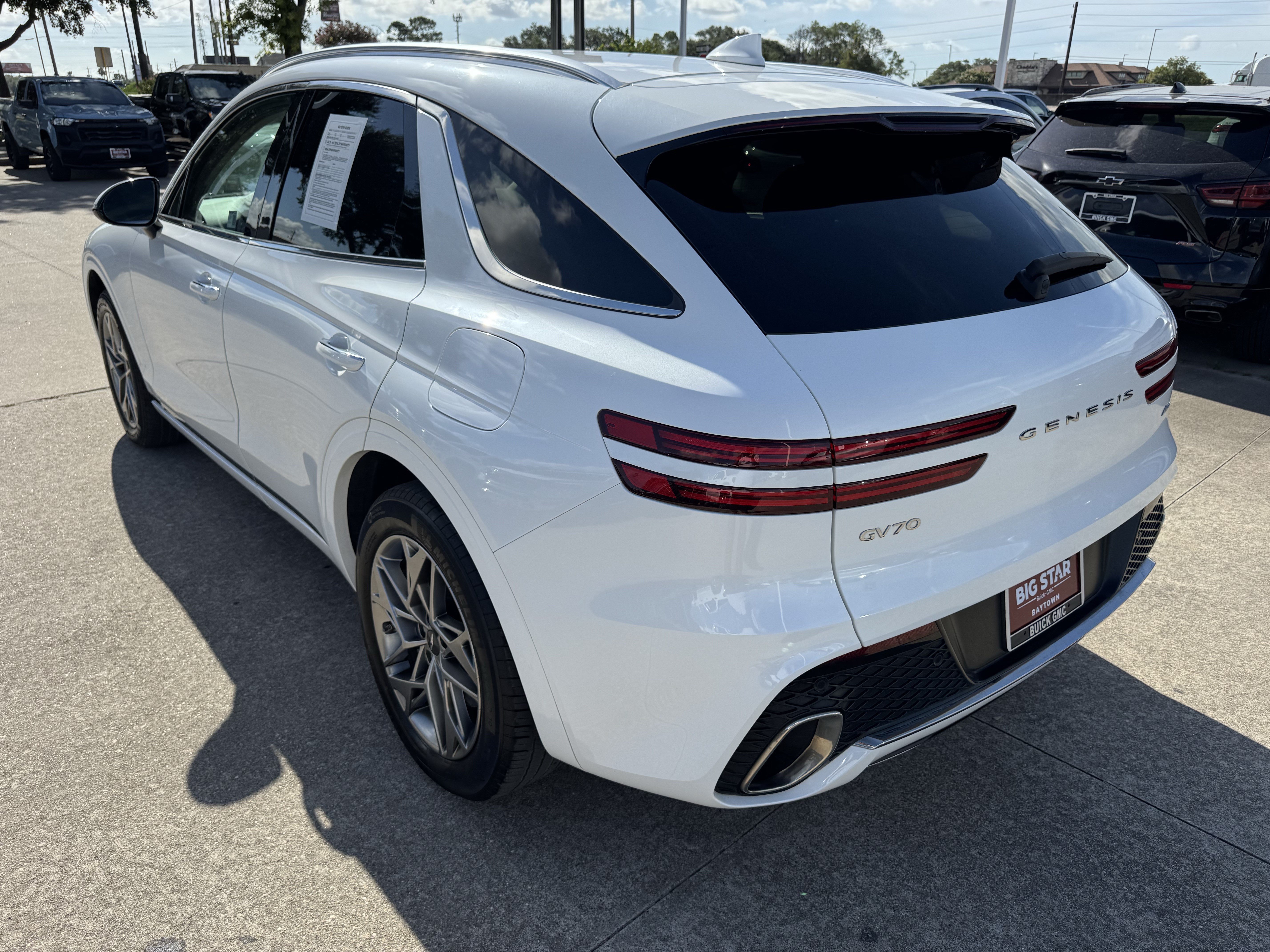 Used 2025 Genesis GV70 2.5T AWD/4WD image 8