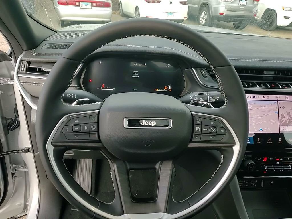 New 2025 Jeep Grand Cherokee Limited w/ Luxury Tech Group II image 28