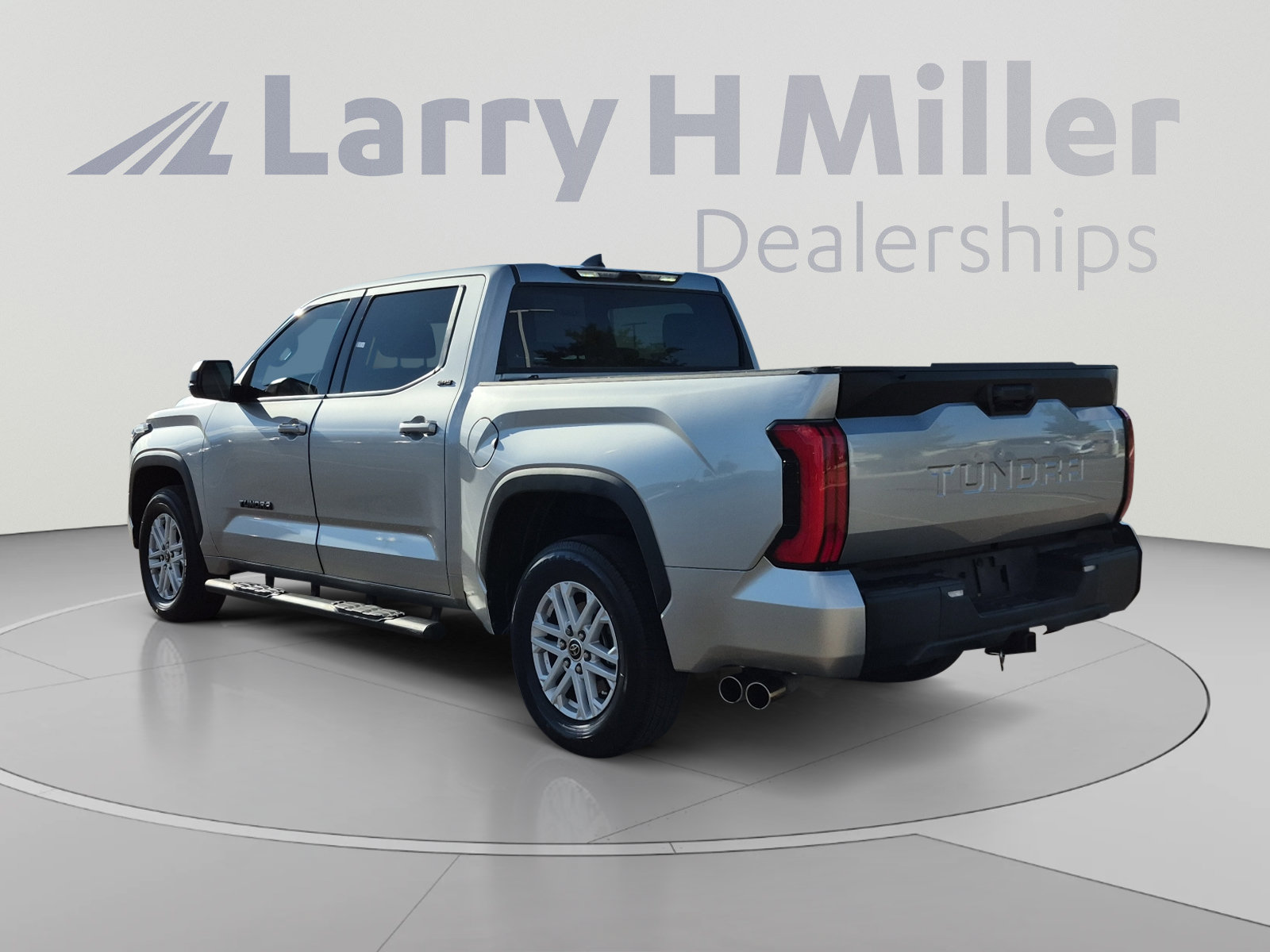 Used 2022 Toyota Tundra SR5 w/ SR5 Premium Package RWD image 3