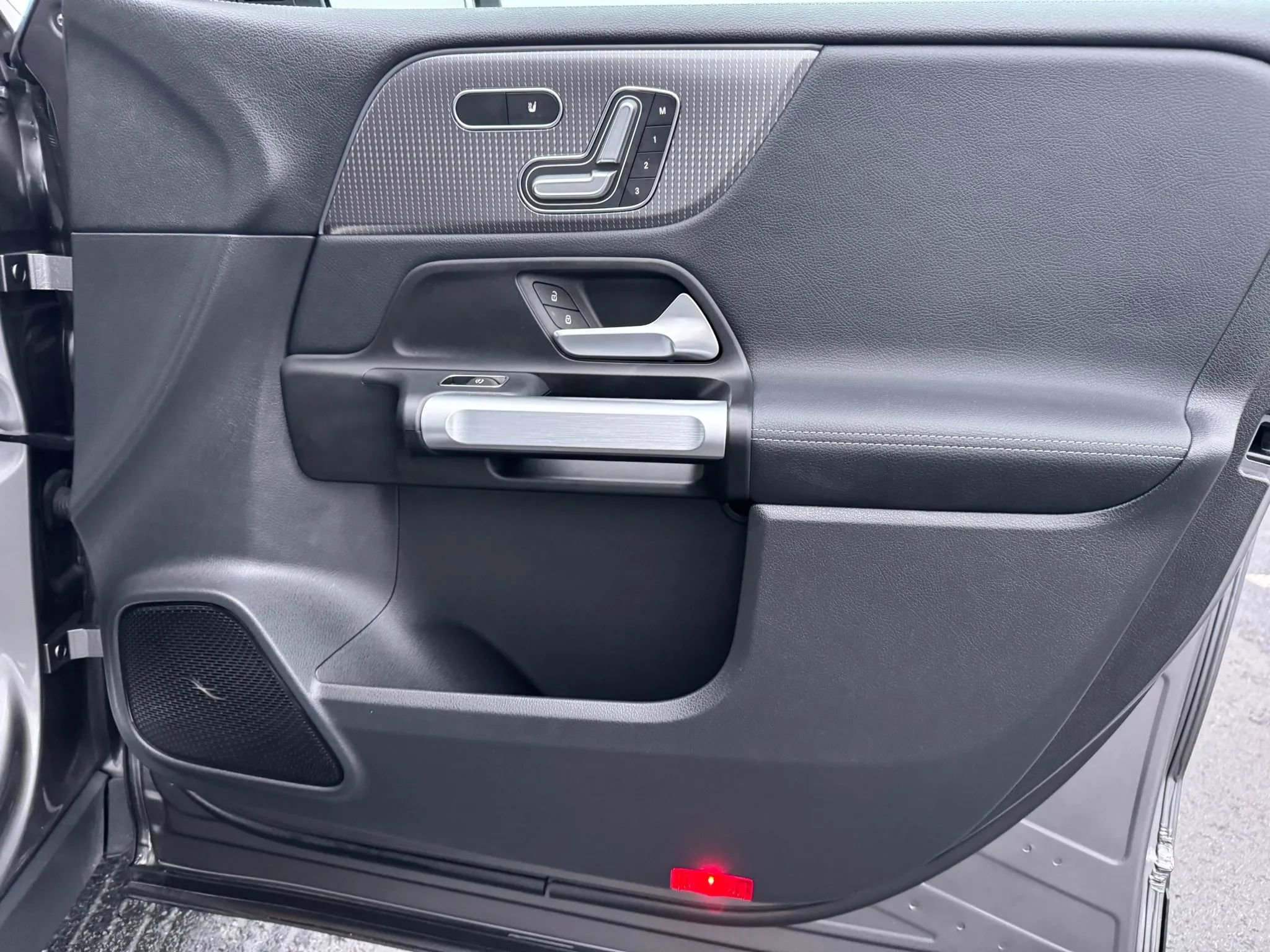 Used 2023 Mercedes-Benz EQB 300 4MATIC w/ Exclusive Package image 43