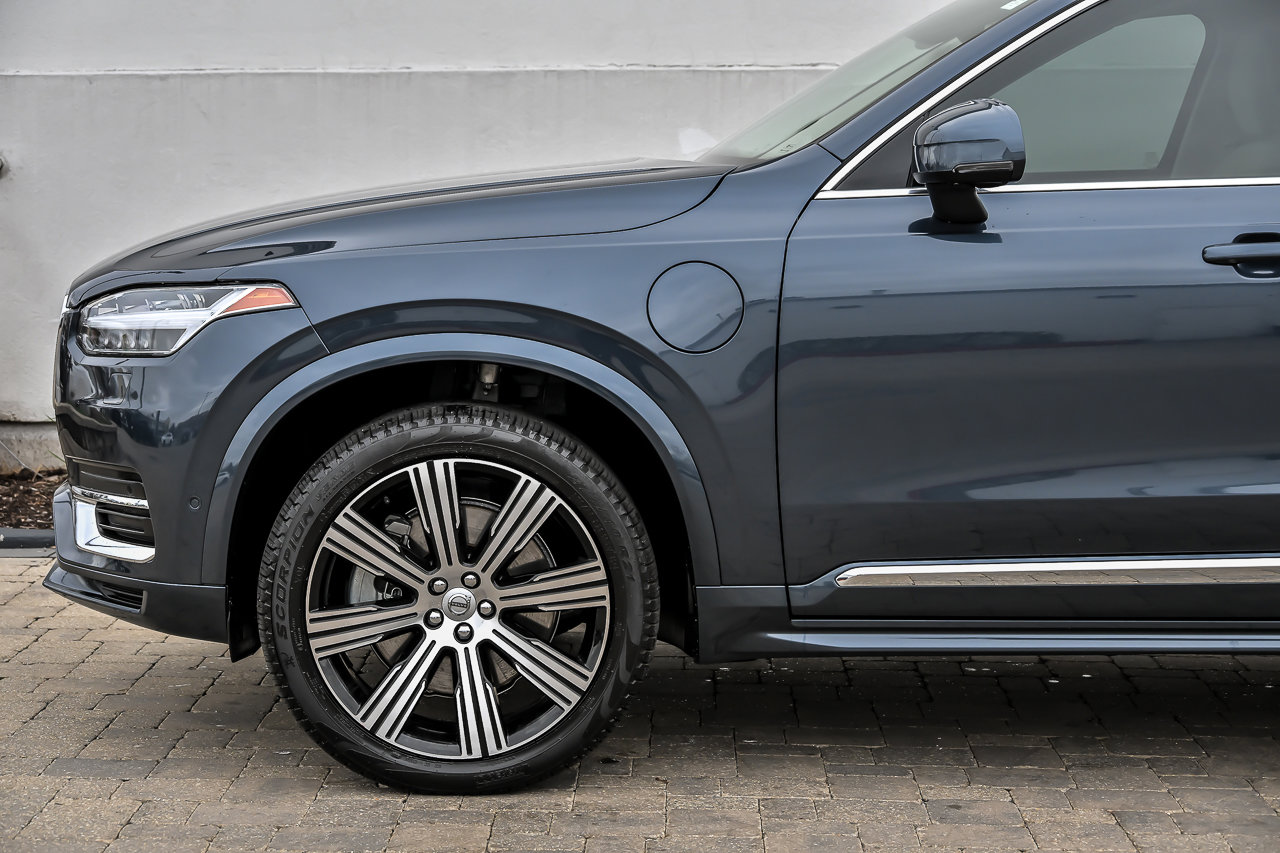 Used 2025 Volvo XC90 T8 Plus w/ Protection Package Premier AWD/4WD image 14