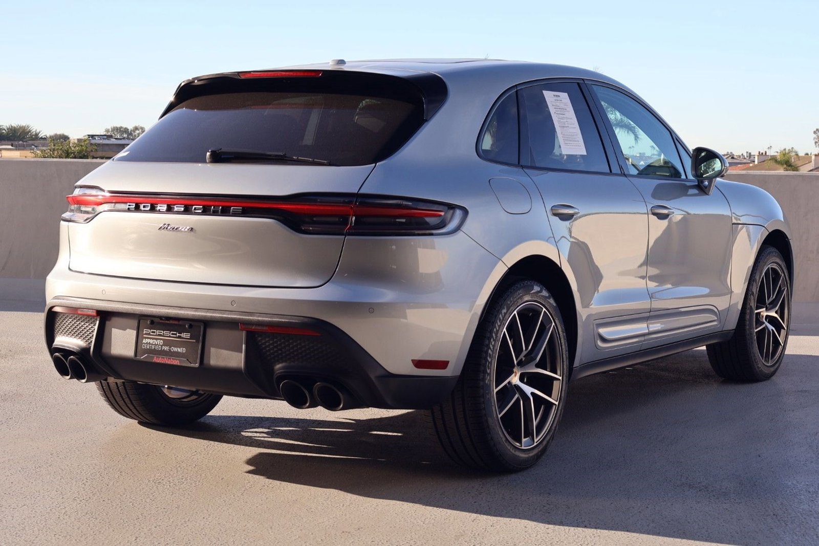 Certified 2025 Porsche Macan image 9