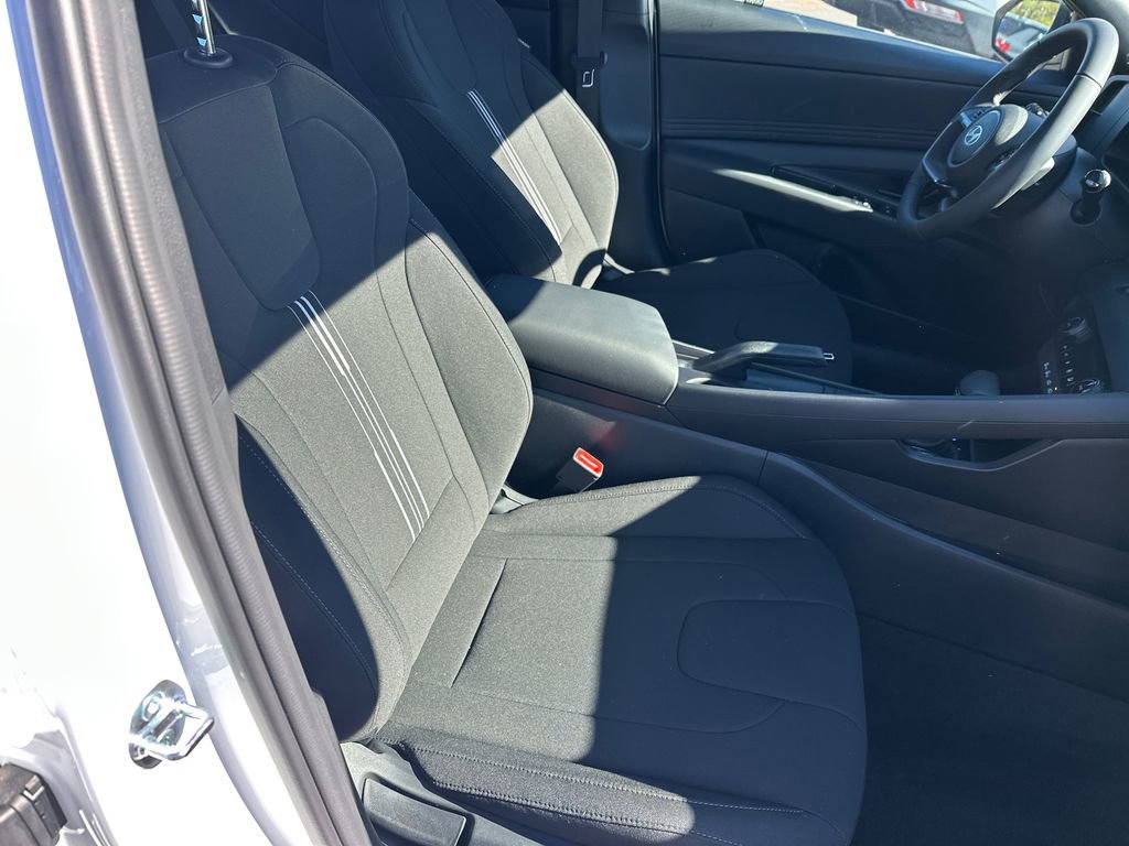 New 2025 Hyundai Elantra Sport image 13