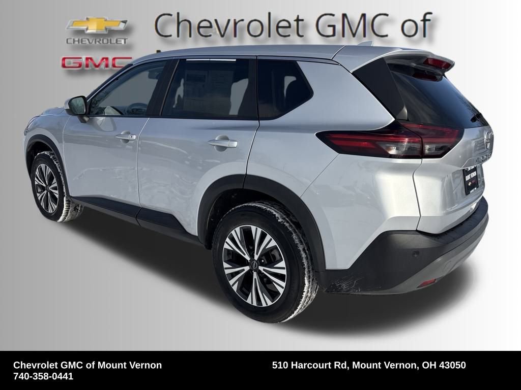 Used 2023 Nissan Rogue SV image 3