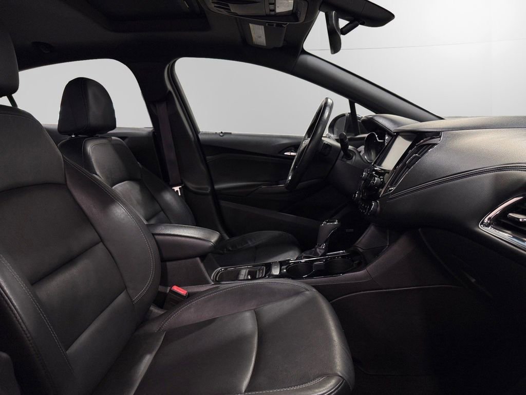 Used 2017 Chevrolet Cruze Premier FWD image 13