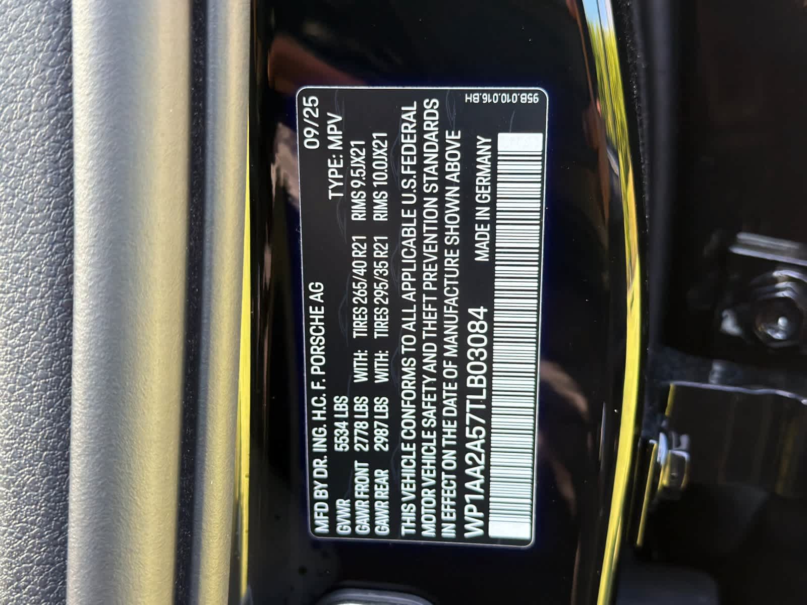 New 2026 Porsche Macan Turbo AWD/4WD image 32
