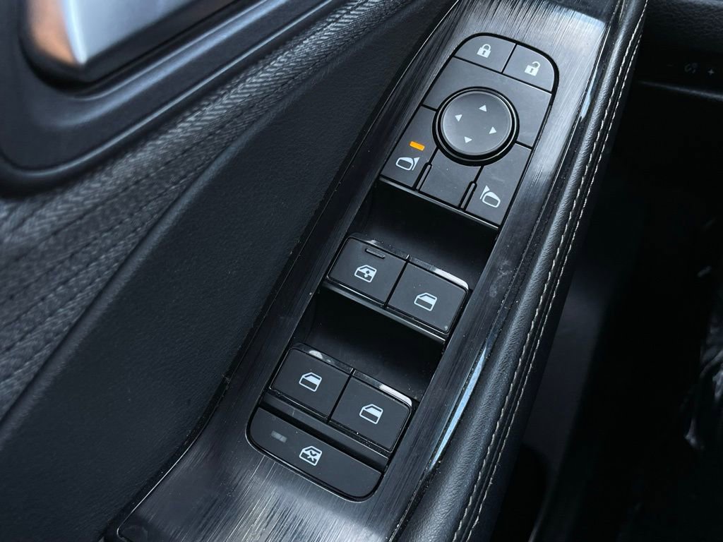 Used 2023 Nissan Rogue SV image 12