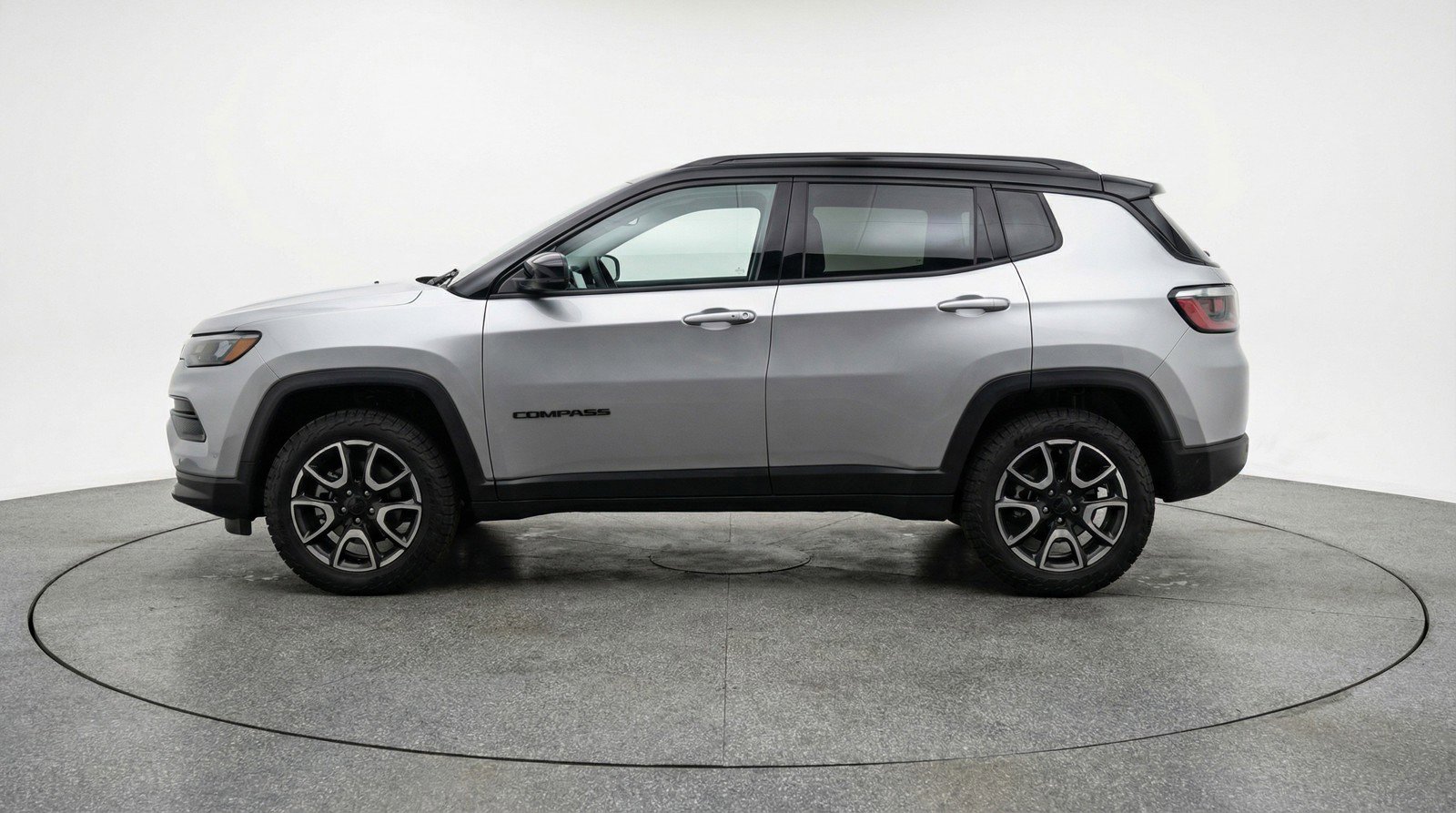 Used 2025 Jeep Compass Trailhawk image 5