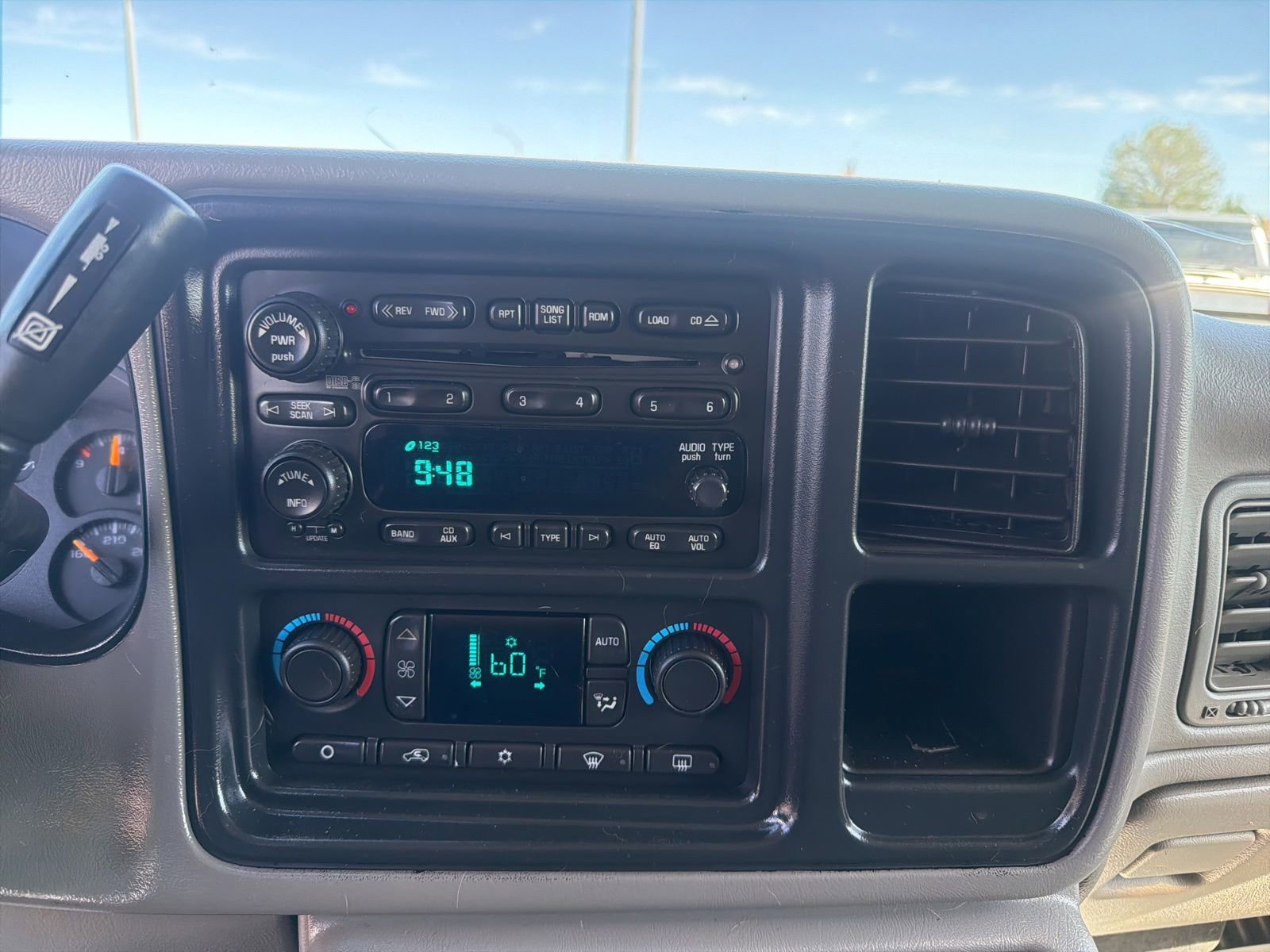 Used 2005 GMC Sierra 2500 SLT w/ Heavy-Duty Power Package AWD/4WD image 15