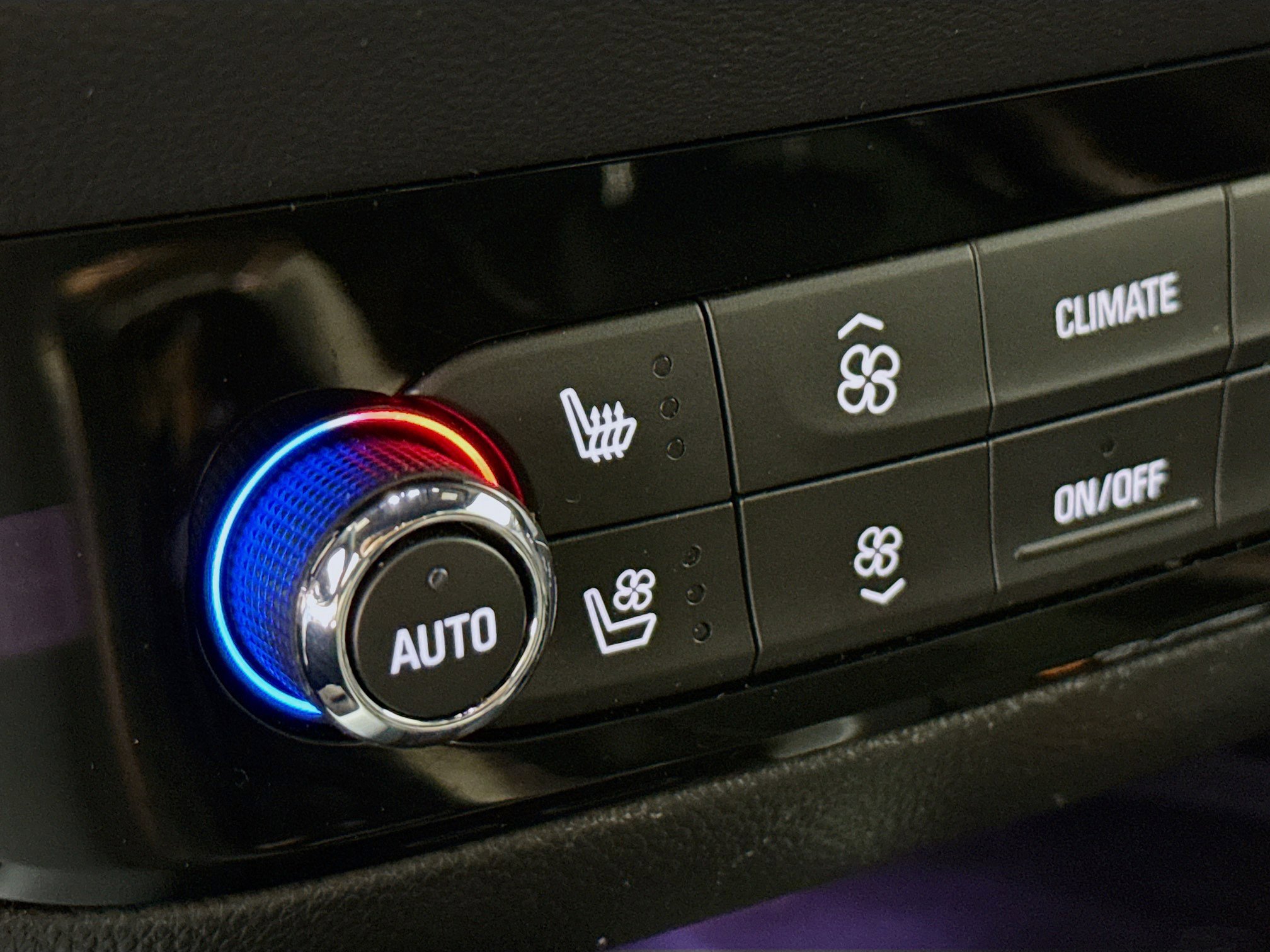 Used 2024 Buick Enclave Premium image 25