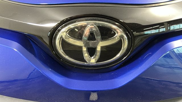 Used 2020 Toyota C-HR LE FWD image 8