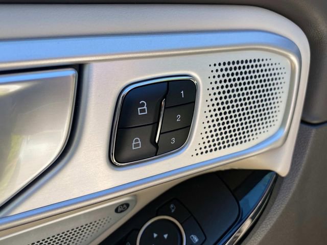 Used 2023 Ford Explorer Platinum w/ Technology Package AWD/4WD image 15