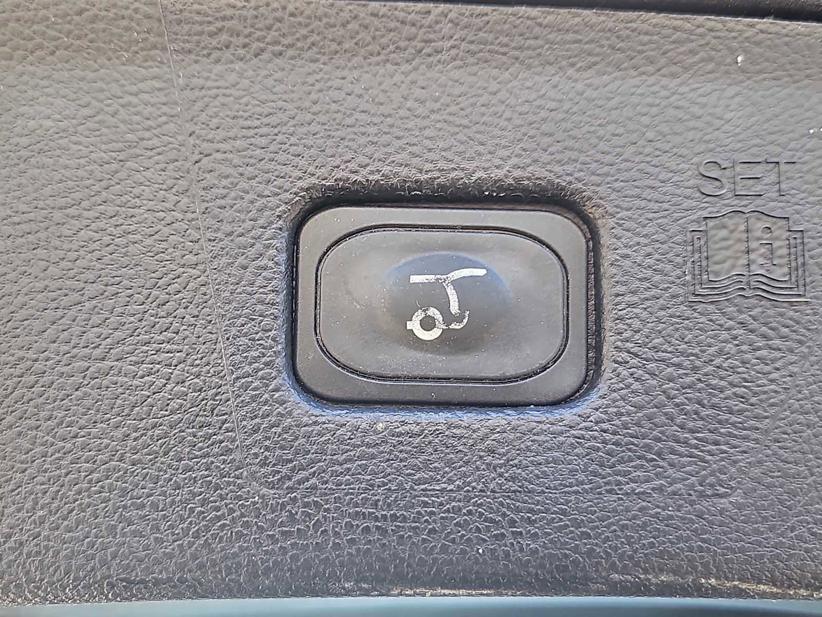 Used 2020 Ford Edge SEL w/ Convenience Package image 19