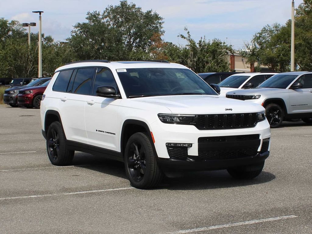 New 2027 Jeep Grand Cherokee Limited RWD image 9