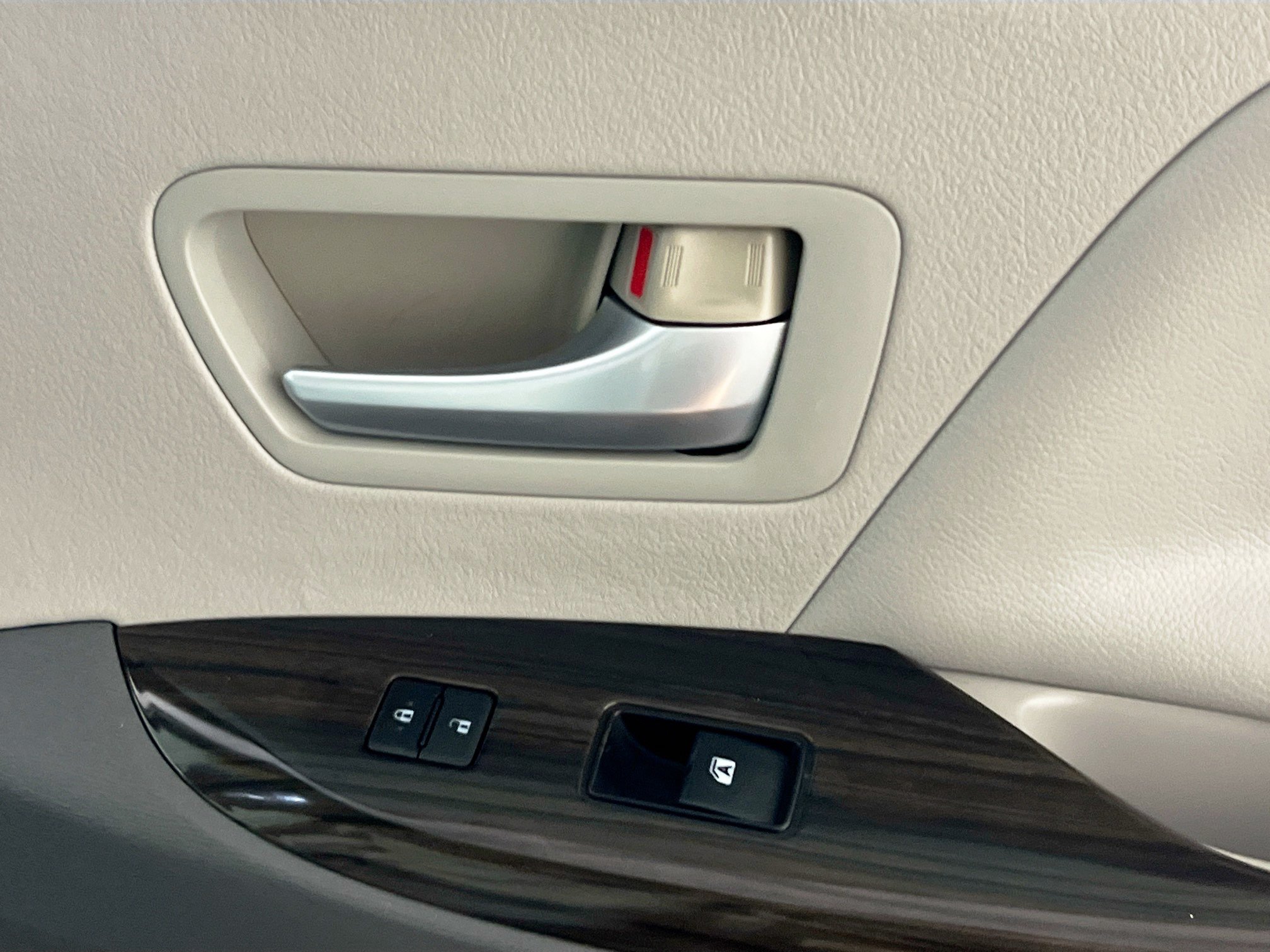Used 2015 Toyota Sienna XLE w/ XLE Navigation Package FWD image 31