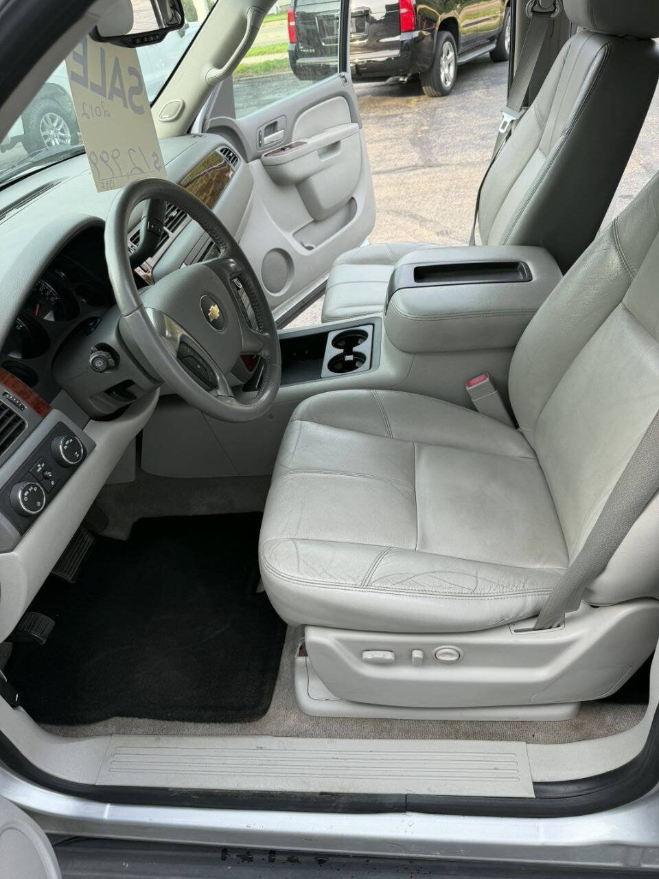 Used 2012 Chevrolet Suburban LT w/ Luxury Package AWD/4WD image 7