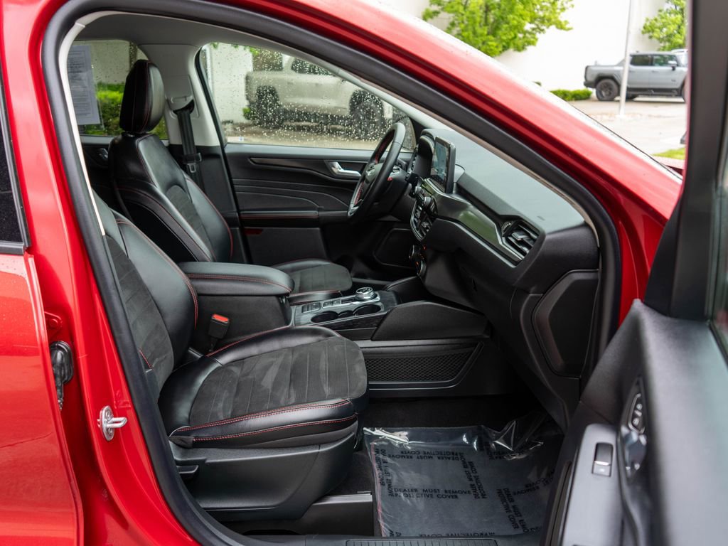 Used 2022 Ford Escape SEL w/ SEL Stealth AWD Package image 10