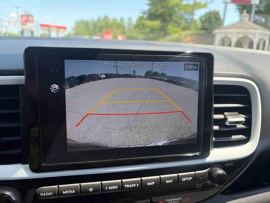 Used 2025 Hyundai Venue Limited FWD image 21