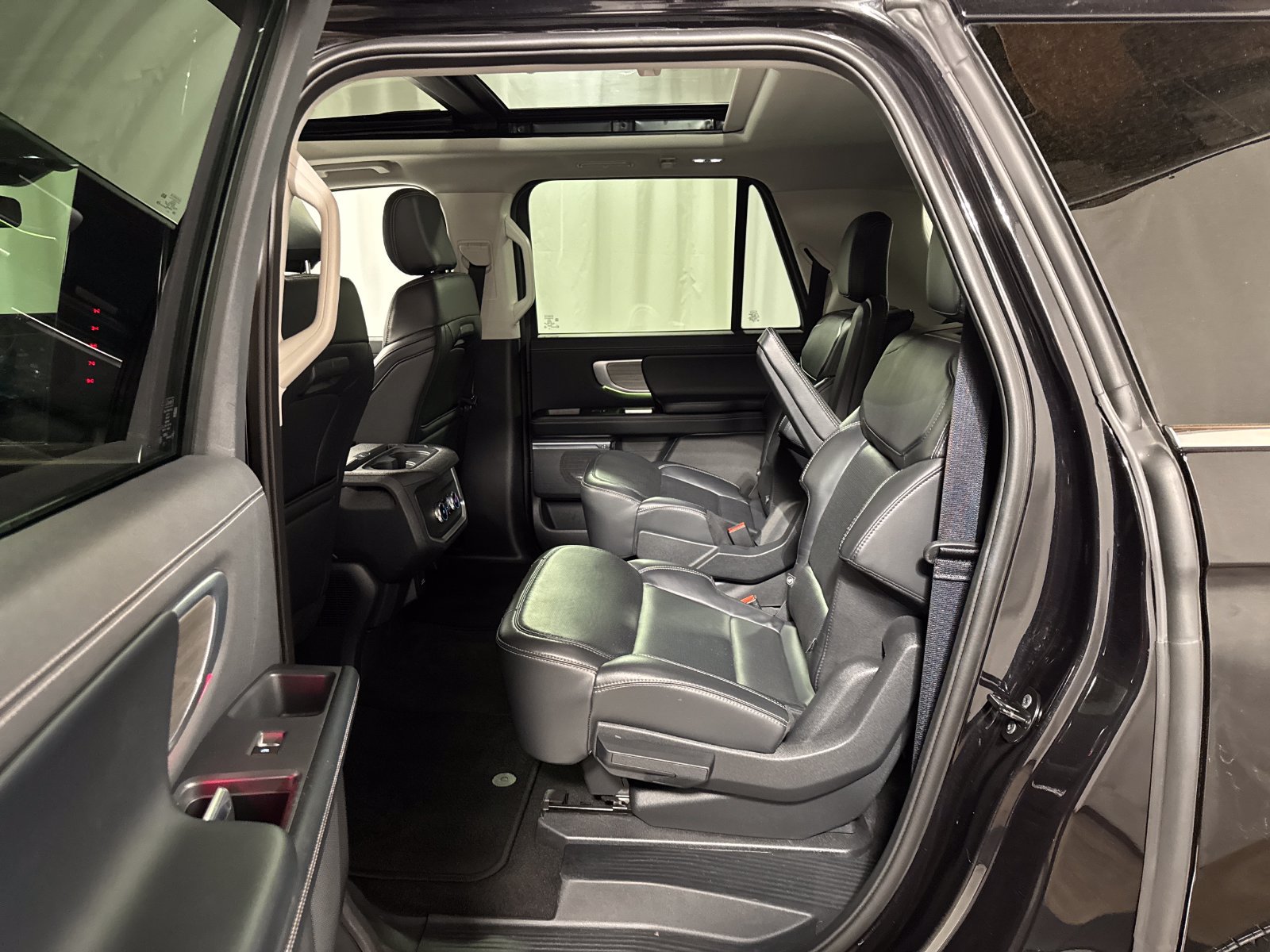 Used 2025 Ford Expedition Max Platinum AWD/4WD image 5