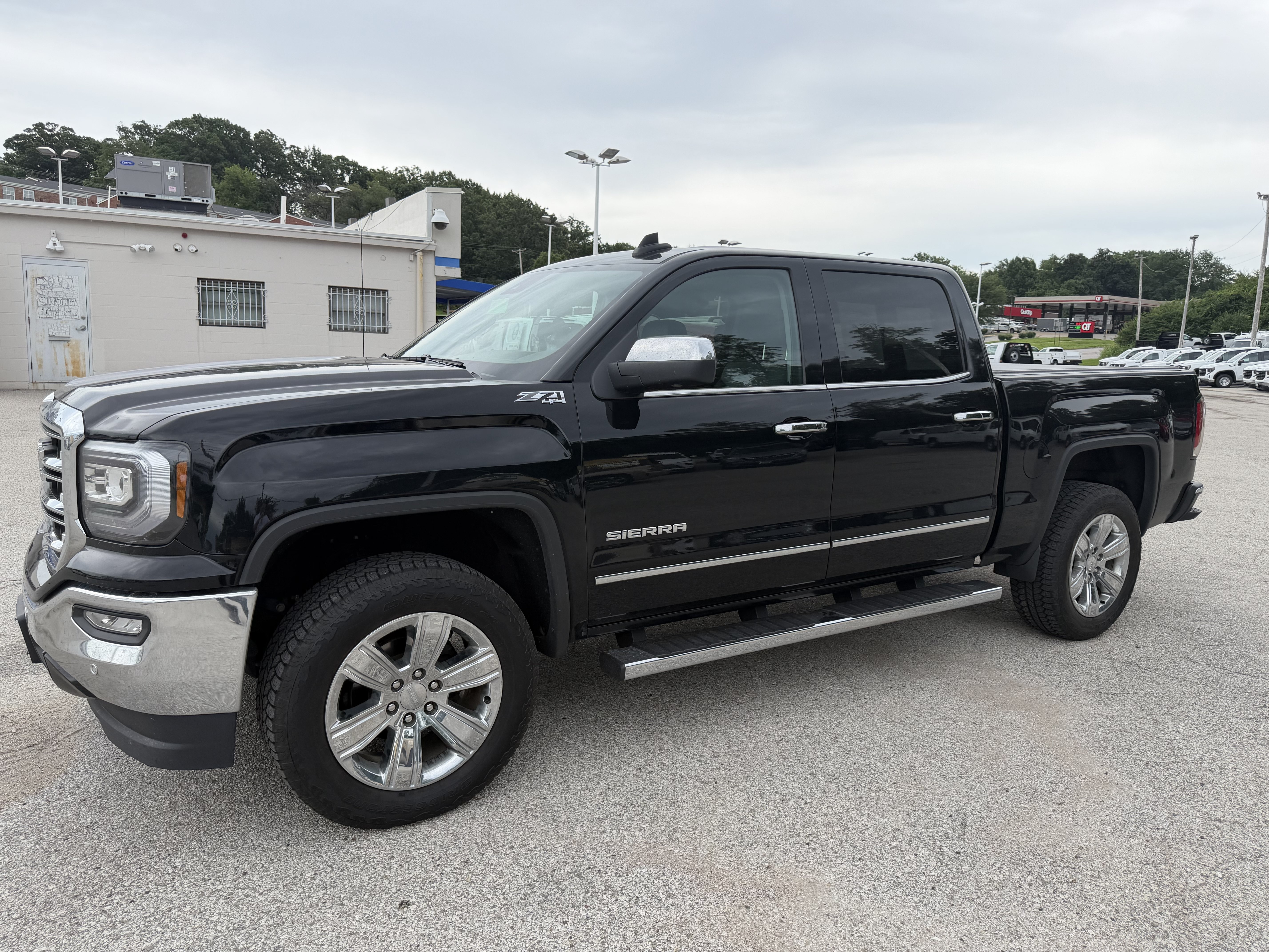 Used 2018 GMC Sierra 1500 SLT AWD/4WD image 3