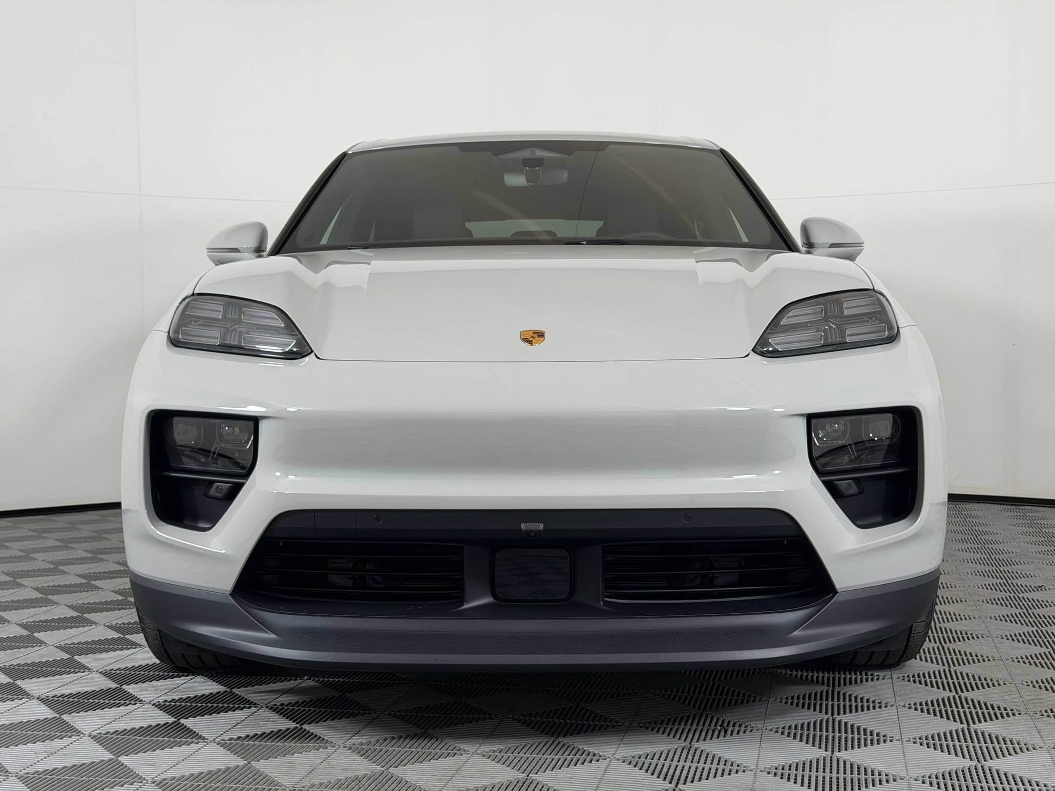 Used 2026 Porsche Macan Electric RWD image 7