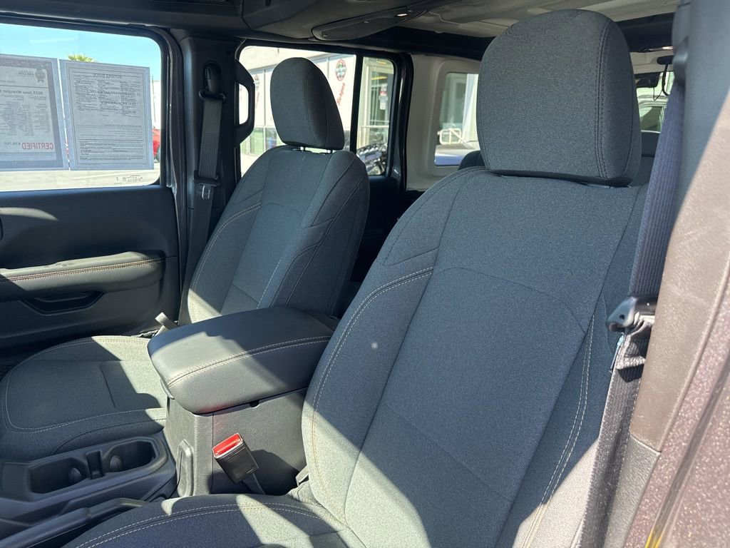 Certified 2025 Jeep Wrangler Unlimited Sahara w/ Safety Group image 15