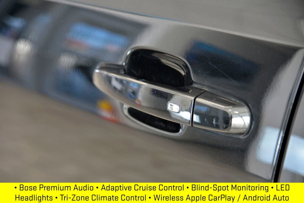 Used 2023 GMC Acadia SLT image 13