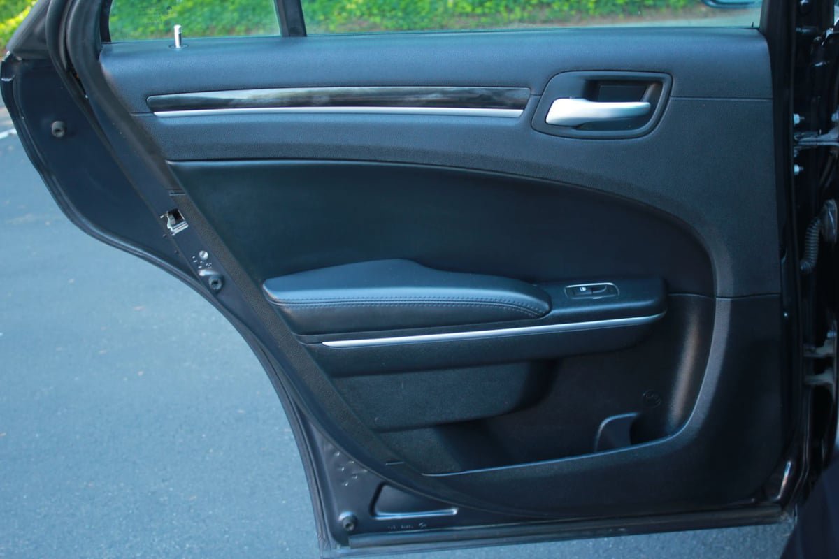 Used 2015 Chrysler 300 Limited RWD image 22