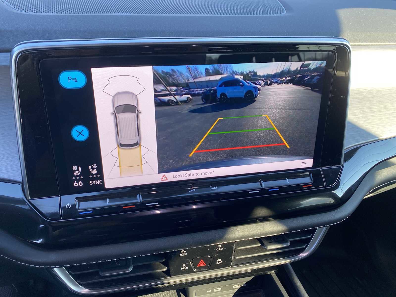 Used 2024 Volkswagen Atlas Cross Sport SE image 18