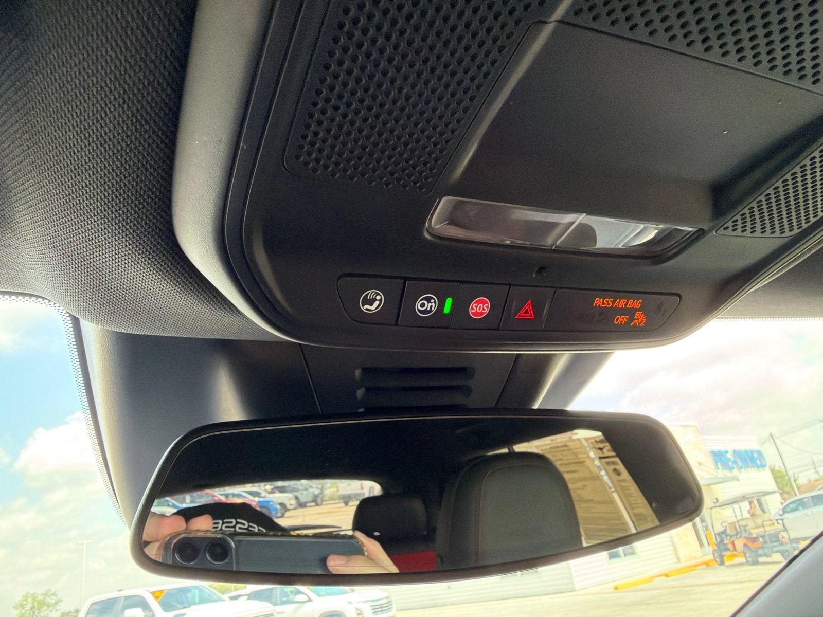 Used 2025 Chevrolet Equinox EV RS FWD image 33