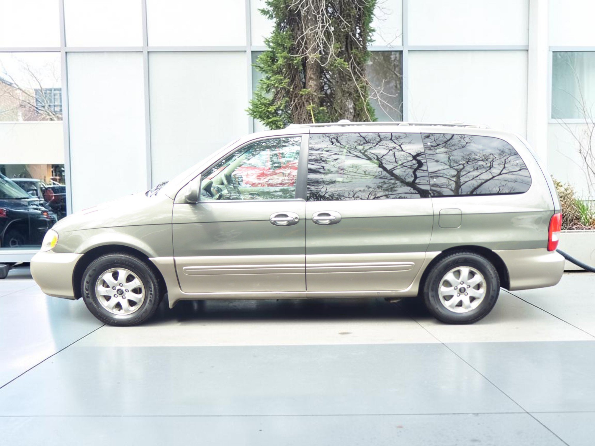 Used 2004 Kia Sedona LX image 8
