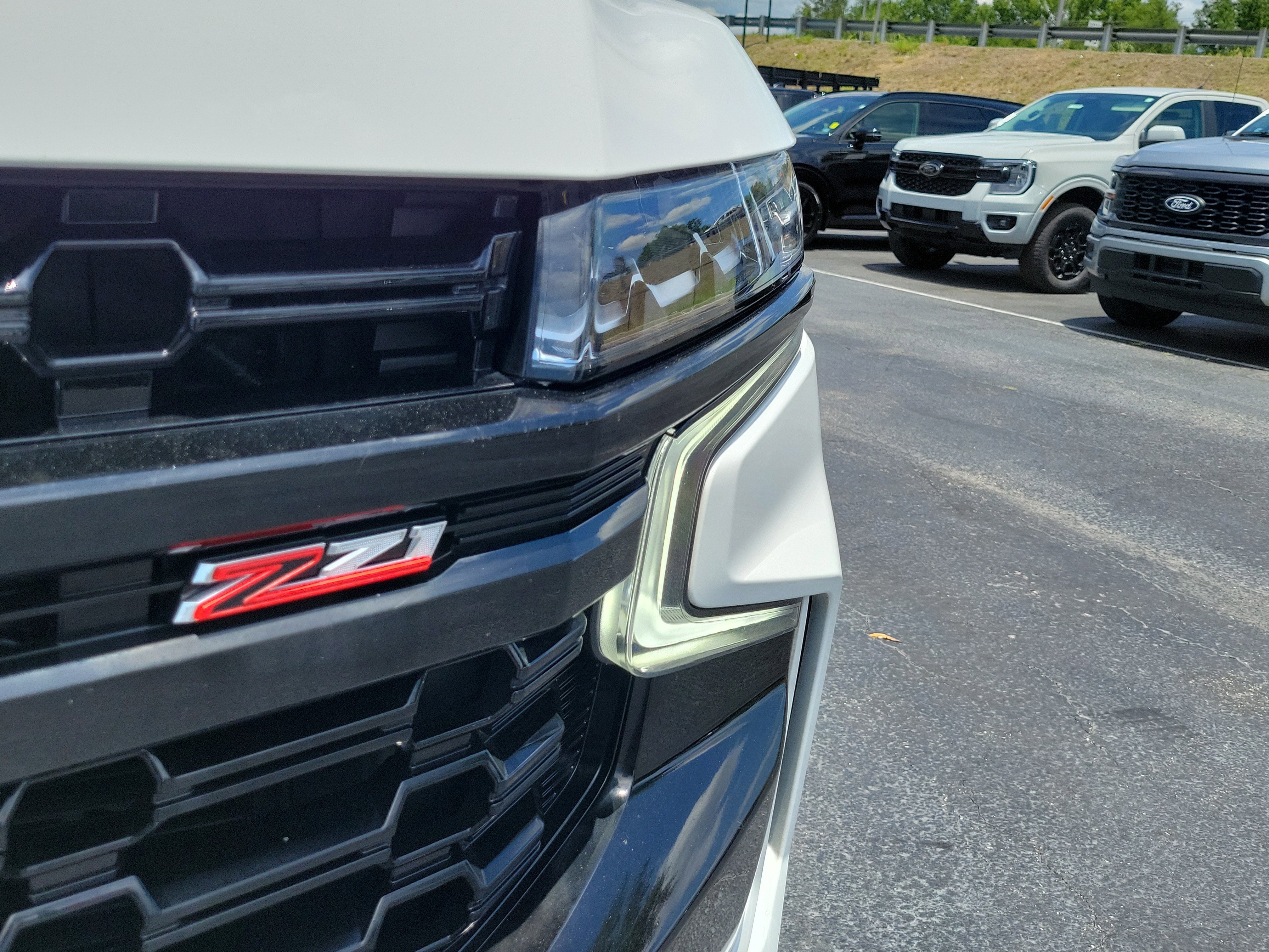 Used 2023 Chevrolet Tahoe Z71 w/ Luxury Package AWD/4WD image 3