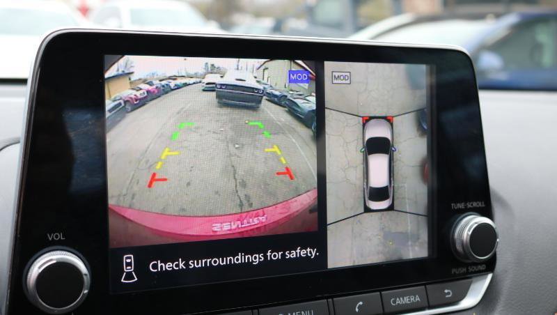 Used 2021 Nissan Sentra SR w/ SR Premium Package image 16