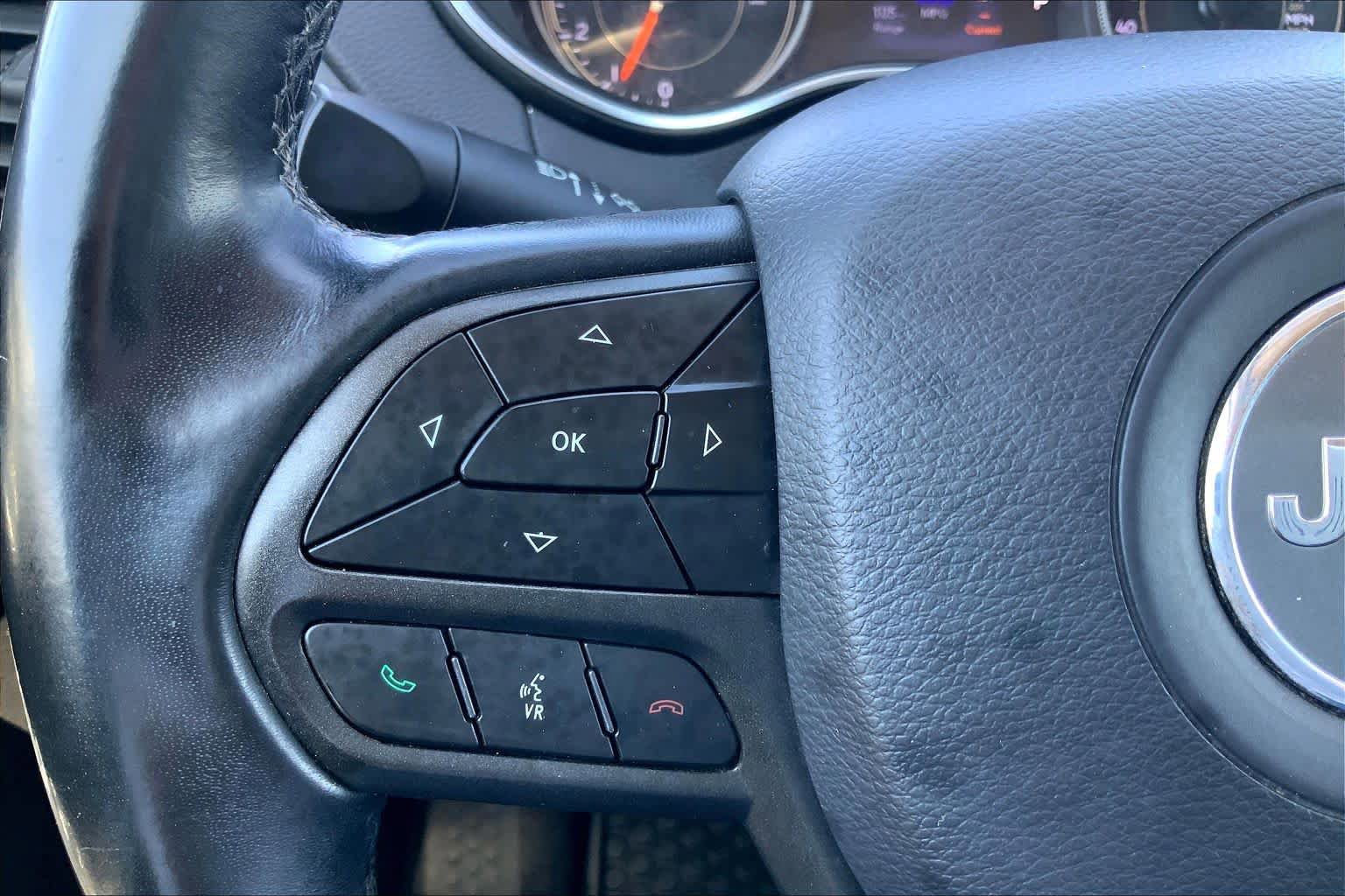 Used 2020 Jeep Cherokee Trailhawk AWD/4WD image 24