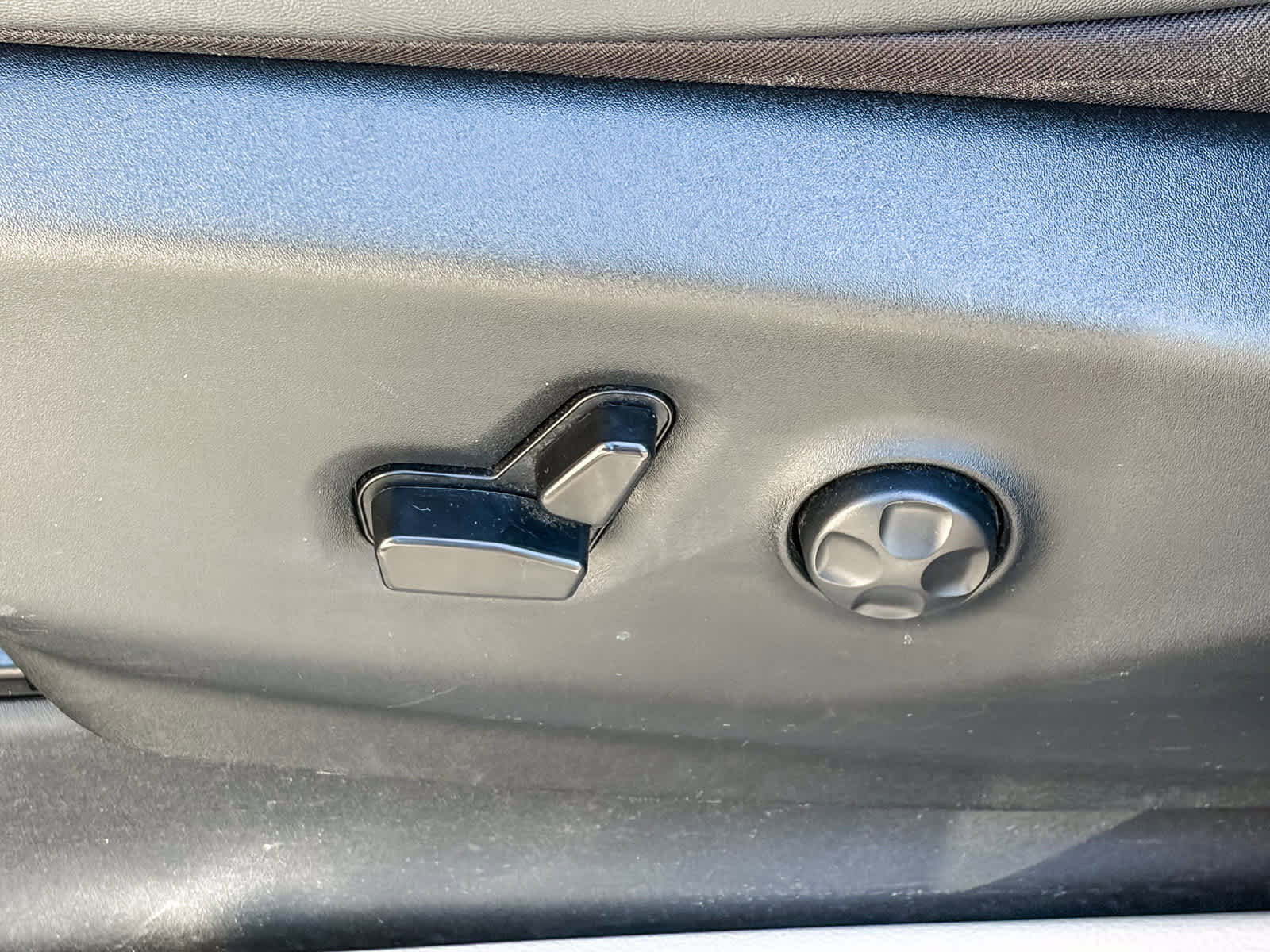 Used 2024 Chrysler Pacifica Touring-L FWD image 20
