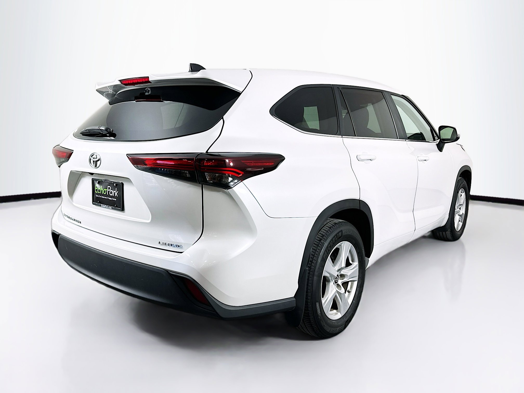 Used 2024 Toyota Highlander LE image 9