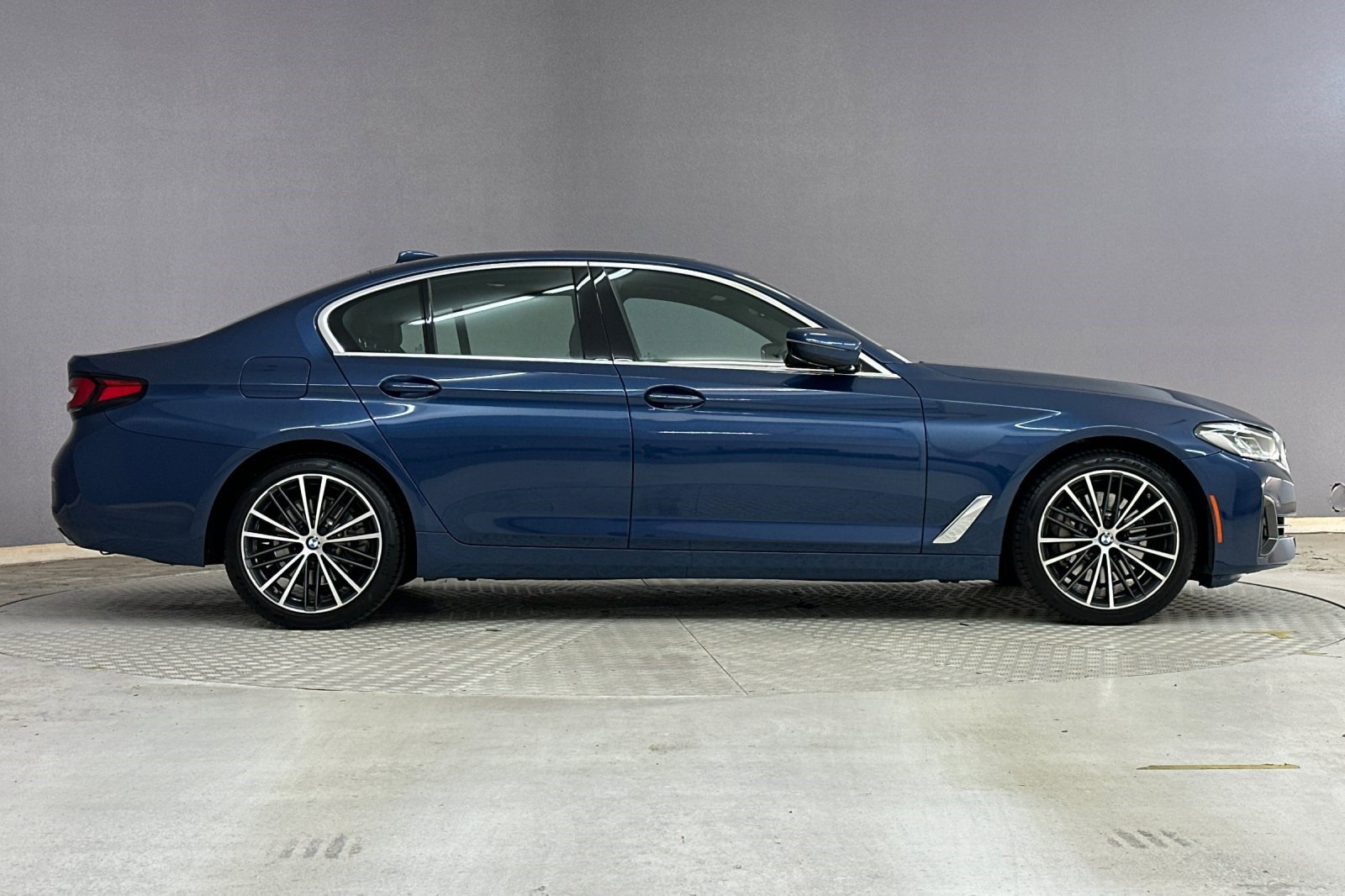 Certified 2023 BMW 530i w/ Convenience Package image 7