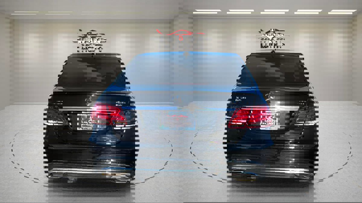 Used 2016 Mercedes-Benz E 350 4MATIC Sedan image 4